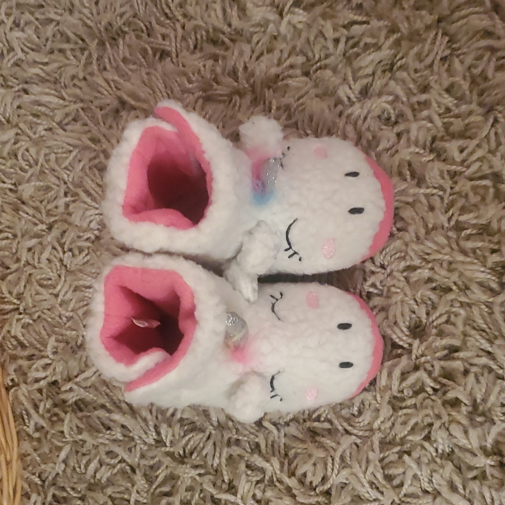 Cute Unicorn slippers size 8 toodlers